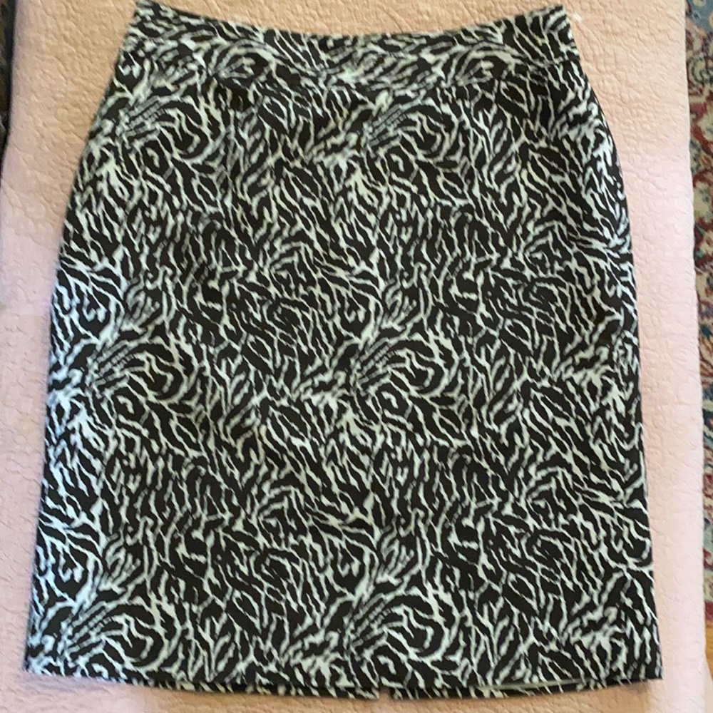 Ann Taylor Loft cotton / silk blend, animal print, mini skirt.  EUC.  Size 6